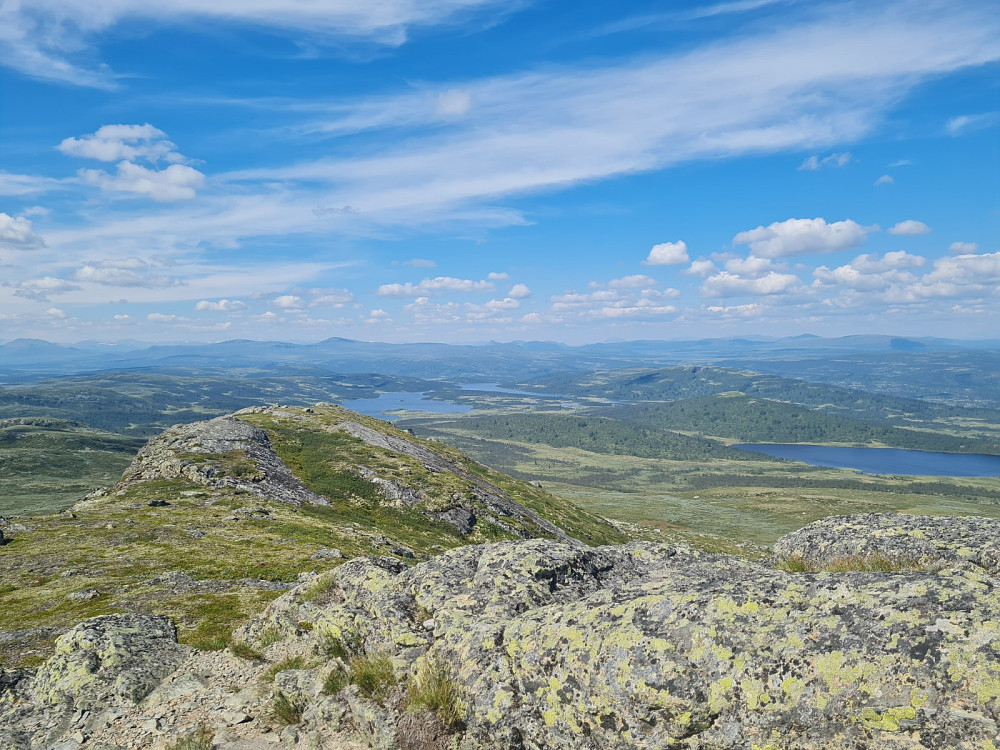 På Djuptjernskampen, mot Reinsjøene og Skjelbreidsvatnet