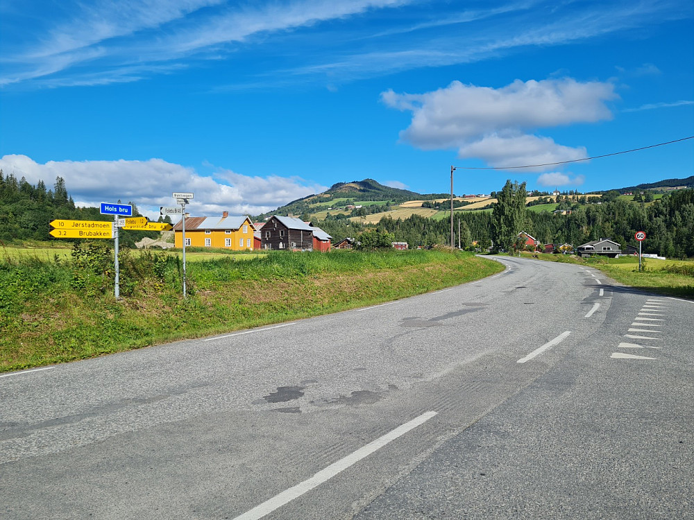 Utsikt fra Holsbrua, mot Lundevarden