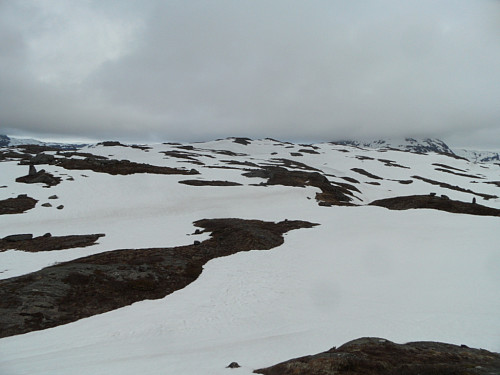 Tidvis skydekke nedpå Månastølnuten 1200 moh i bakgrunnen.