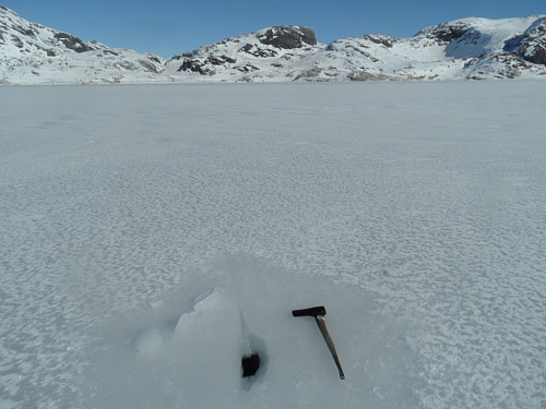 21-23 cm is på mesteparten av vatnet. Urddalsknuten i bakgrunnen.
