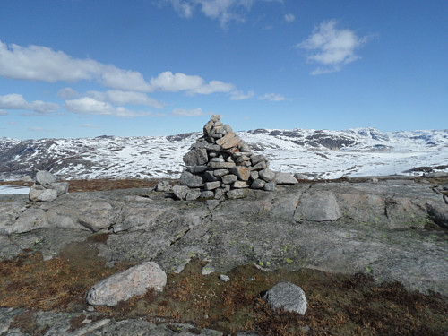 Nordaustover mot Klubbafjellet og demningen til Lyngsvatnet t.h.