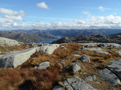 Austover med litt av Birkelandsvatnet og Espelandsflæet.