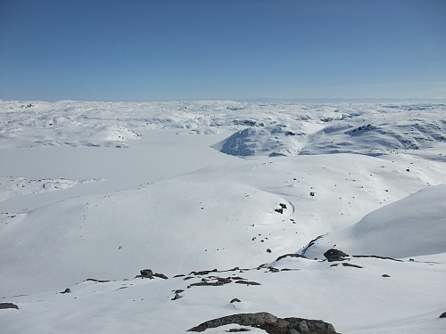 Sør-søraust med utsikt over en del av Svartevatnet.