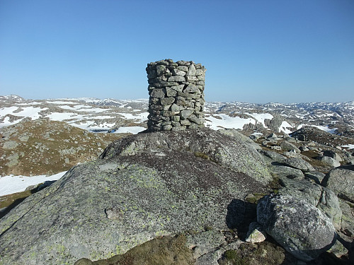 Mot søraust med litt av Hunnefjell 1131 t.v. for varden.