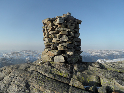 Varden på nært hald.