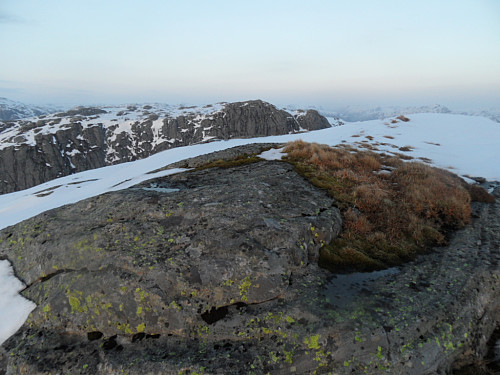 Fleire toppunkt over 800 moh på Storafjellet.