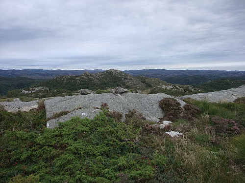 På toppen av Kvidefjellet med utsikt mot Ørslandsknuten.