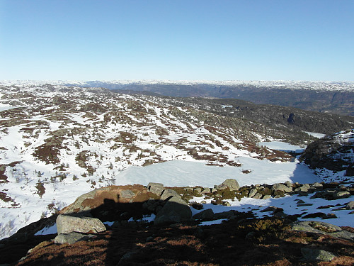 Nordaustover mot Haughom/ Øksendal og Sirdalsheiane i bakgrunnen.