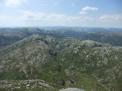 Vest-sørvest mot Urdalsnipa 561 (bjerkreimsendaren) i bakgrunnen.