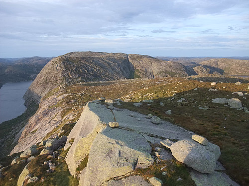 Tilbakeblikk mot Myrfjell og Myrvatnet 610 t.v.