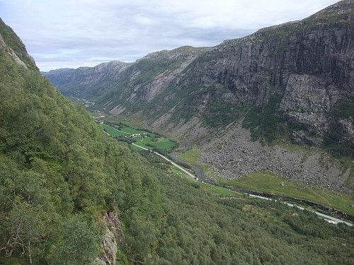 Frå Aleksanderjuvet er det flott utsikt oppover Øvstabødalen.