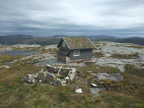 Fin hytte i eit flott turområde.