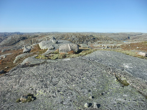 På Litlaskora med Vassrauvknuten bak. Napen 1350 bak der og Snønuten 1604 t.h.