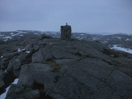 Fin varde på Krolifjellet der eg ankom etter at det begynte å mørkne.