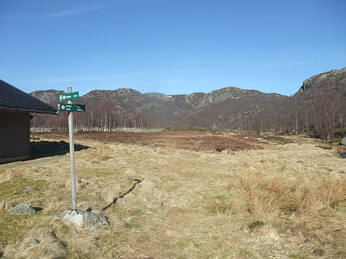 Turskilt aust for Stavtjørn.
