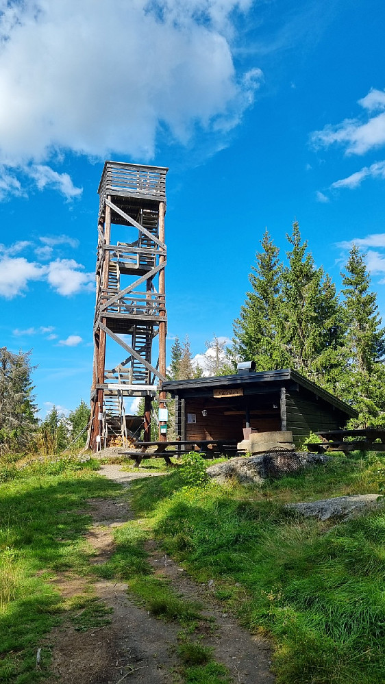 Tårnet og gapahuken på Hasleråsen