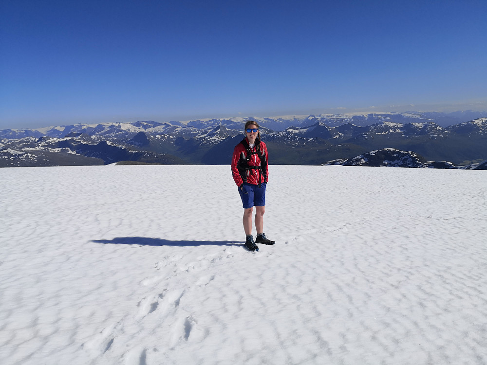 Nesten på toppen av snøfonna på Kvitegga