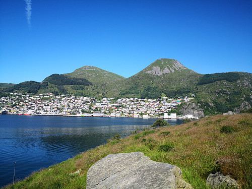 Veten og Brurahornet på Vågsøy frå turstart til Hanekammen