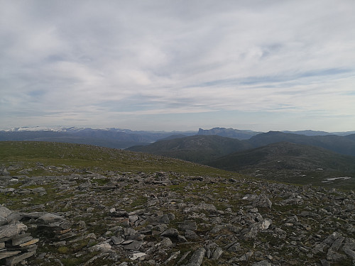 Utsikt sørover frå Kvamfjellet, Hornelen midt i bilde