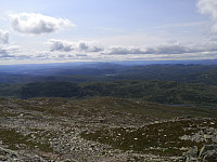 Utsikt sørvestover frå Brattefjell, Vehuskjerringi midt i bilde