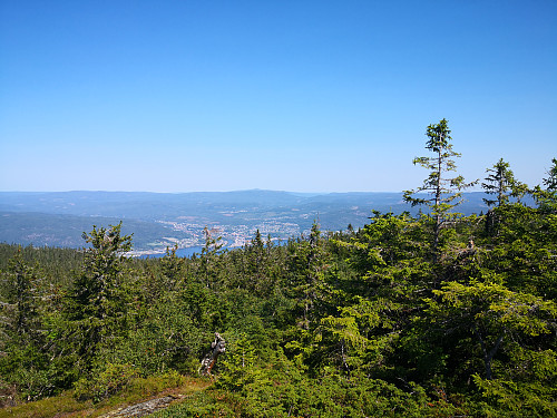 Notodden frå Tåråfjellet. Jonsknuten langt bak