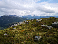 Mot Middagsfjellet og Sprovstinden frå Oterfjellet
