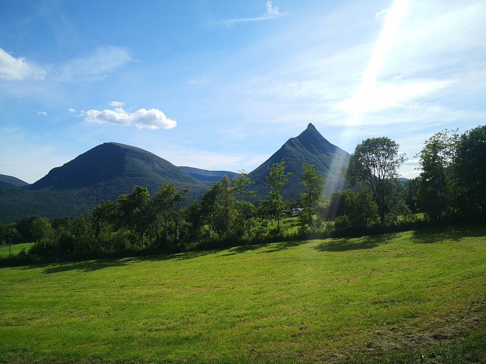 Oterfjellet og Melen frå Fiksdal