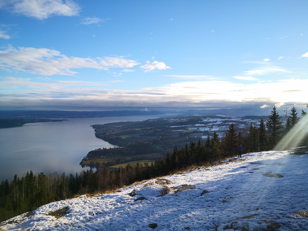 Vidare utover Nes-halvøya