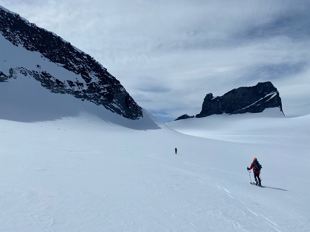 Søraustre Skarstind, Nåla og Skarstind.