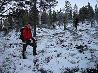 Lite snø og liten vits med ski.