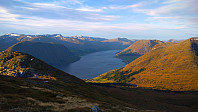 Sola kommer opp over Jølstravannet.