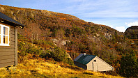 Selvikestølen og ruta opp i bakgrunnen.