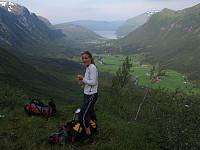 Endelig over tregrensa i Breibotn. Haukedalen bak.