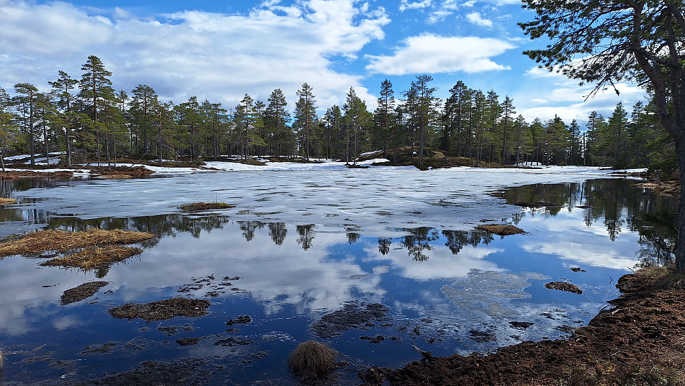 Tjernet ved toppen. 
