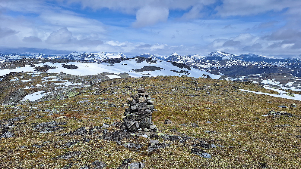 Skjenegge sørøst mot Skjenegge. 