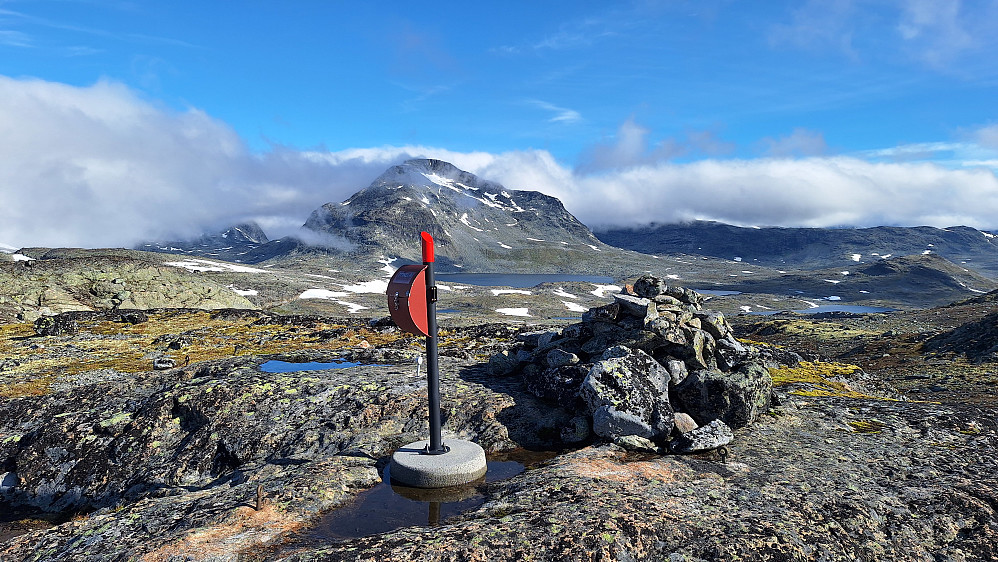 Snøholstinden bak.