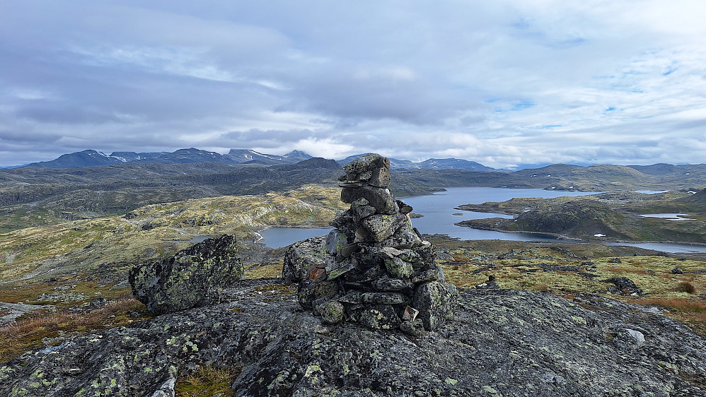 Vetle-Knipen og Mannsbergvatnet.
