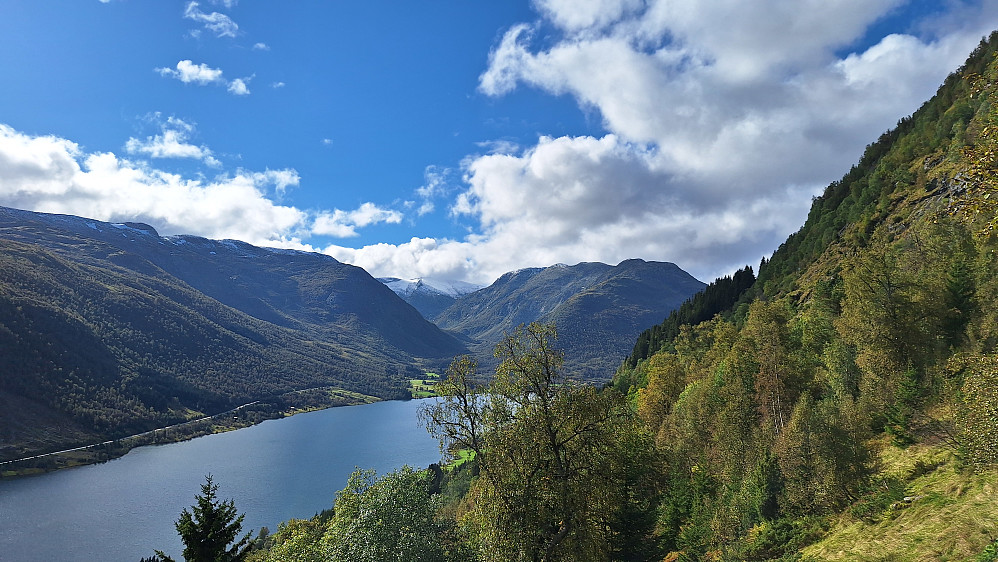 Sogndalsdalen, vestover. 