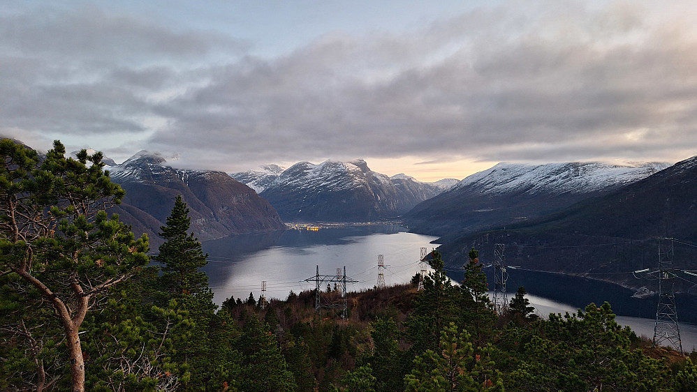 Mot Sunndalsøra fra Karihaugen. 