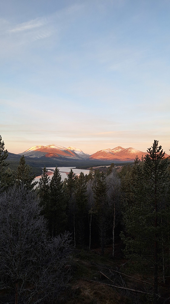 Rondane fra Sollia på tur sørover. Tenkte bare på at det mest sannsynlig ligger en død mann der et sted.