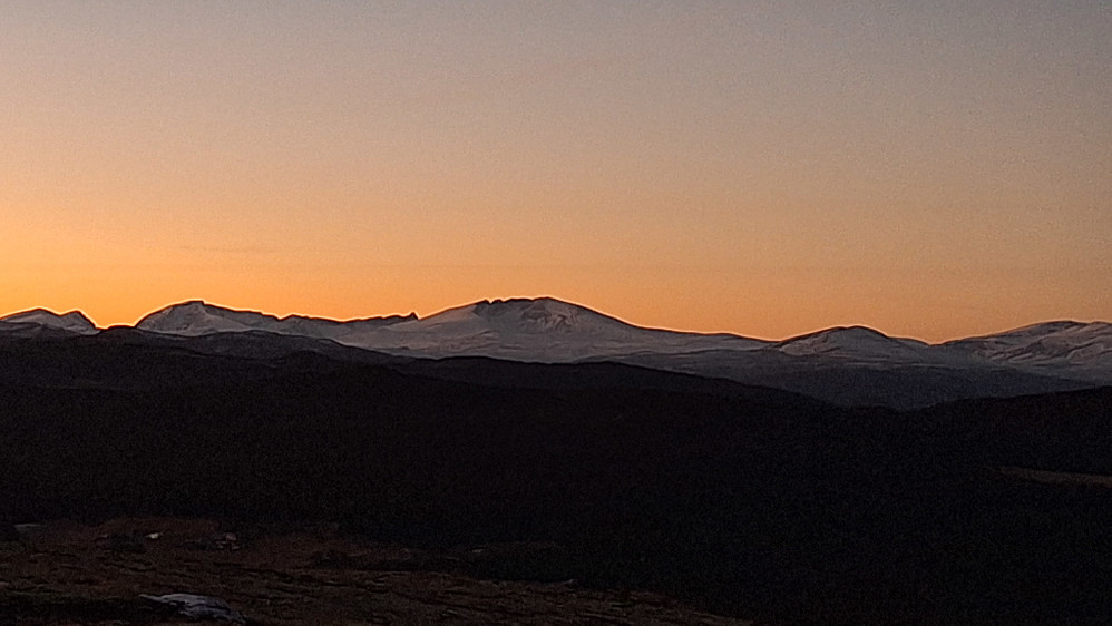 Zoom på Snøhettamassivet.