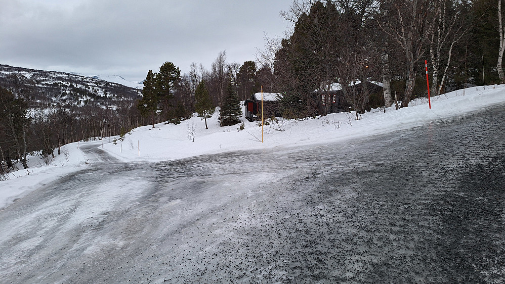 Med og uten strø.