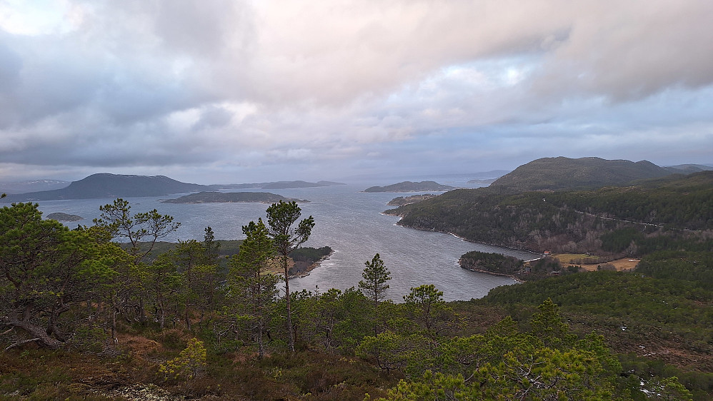 Utsiktspunkt, Husfjellet til høyre.