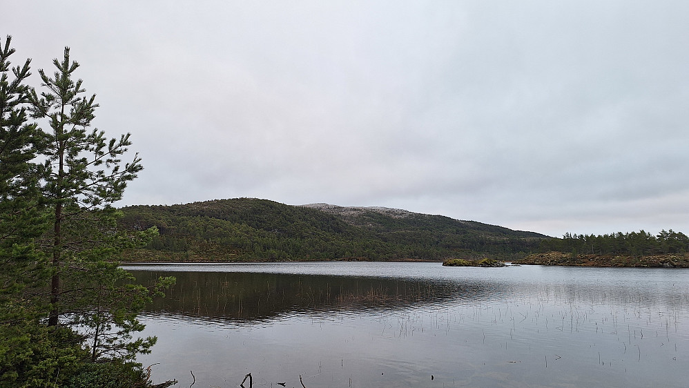 Kvamslifjellet sett fra Setervatnet. 