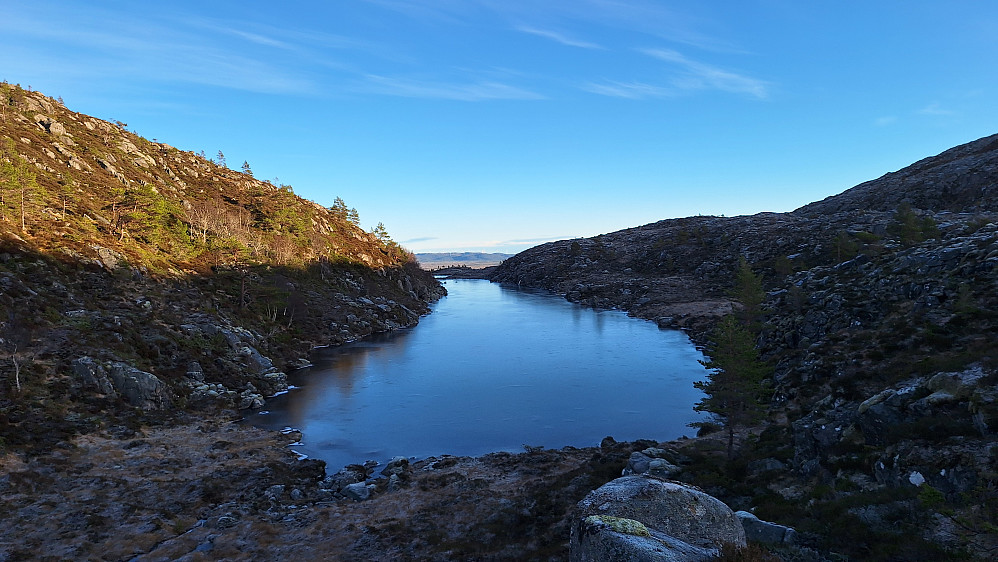 Skyggenes dal mellom Stortua og Skårfjellet.