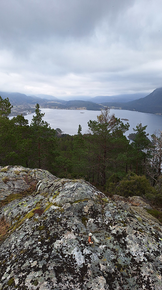 Mot Eikefjord. 