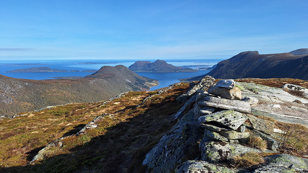 Otrefjellet mot Midsund. 