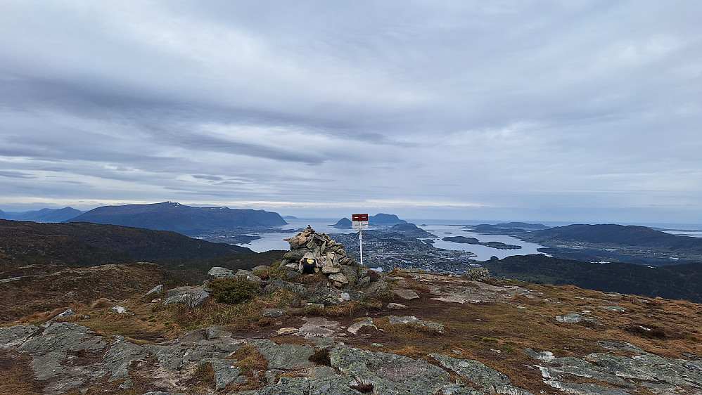 Geitnausa mot Spjelkavik og Ålesund. 