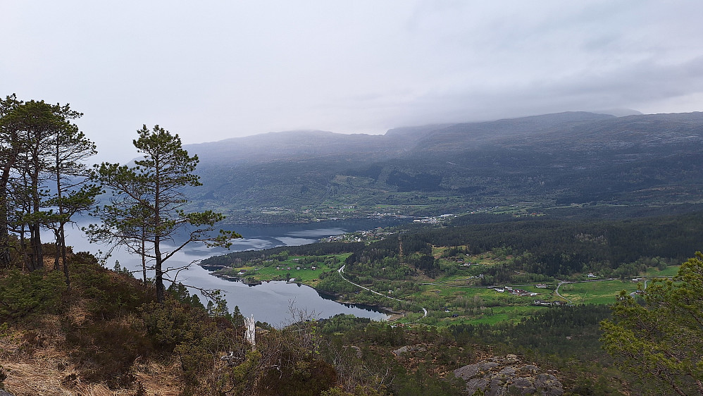 Nedbøren kommer mot Eikefjord. 
