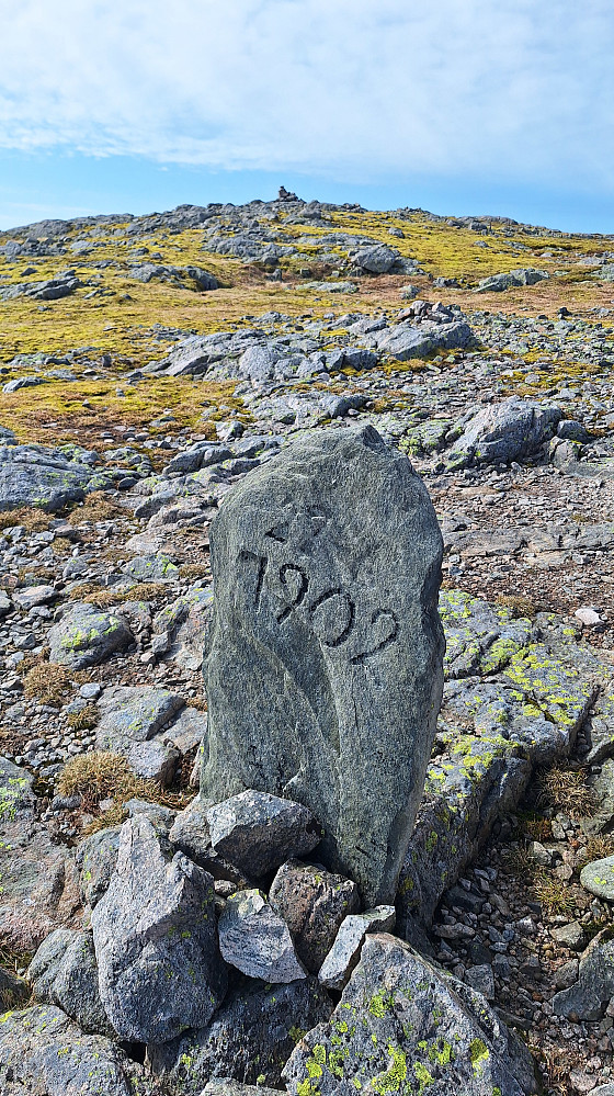 Moldurda bak, fra varden.